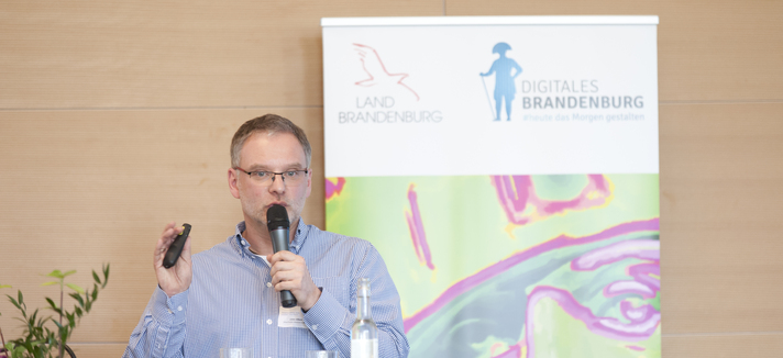 Julian Affeldt, Lehrer an der Otfried-Preußler-Oberschule Großbeeren, zu „Digital konkret: Praxisperspektiven, Ansätze aus dem Land Brandenburg“. 