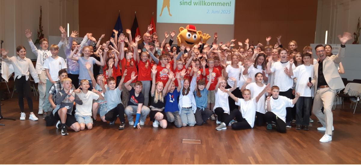 Schule in der Zukunft: 100 Mädchen und Jungen  beeindrucken Woidke und Freiberg mit ihren Visionen